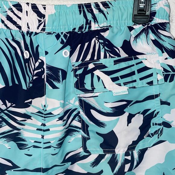 Calvin Klein Men's Island Camo Printed 7" Swim Trunks - Light Blue Medium - Picture 5 of 8
